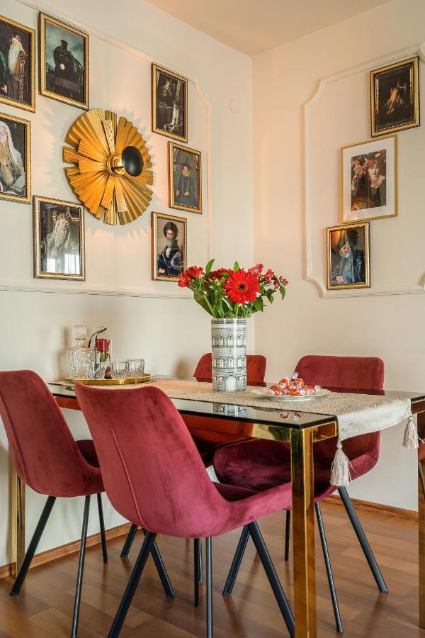 Holt - Gryffindor Tower Villa Bukarest Eksteriør billede