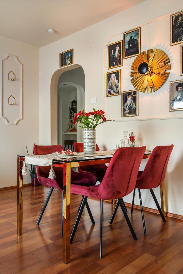 Holt - Gryffindor Tower Villa Bukarest Eksteriør billede