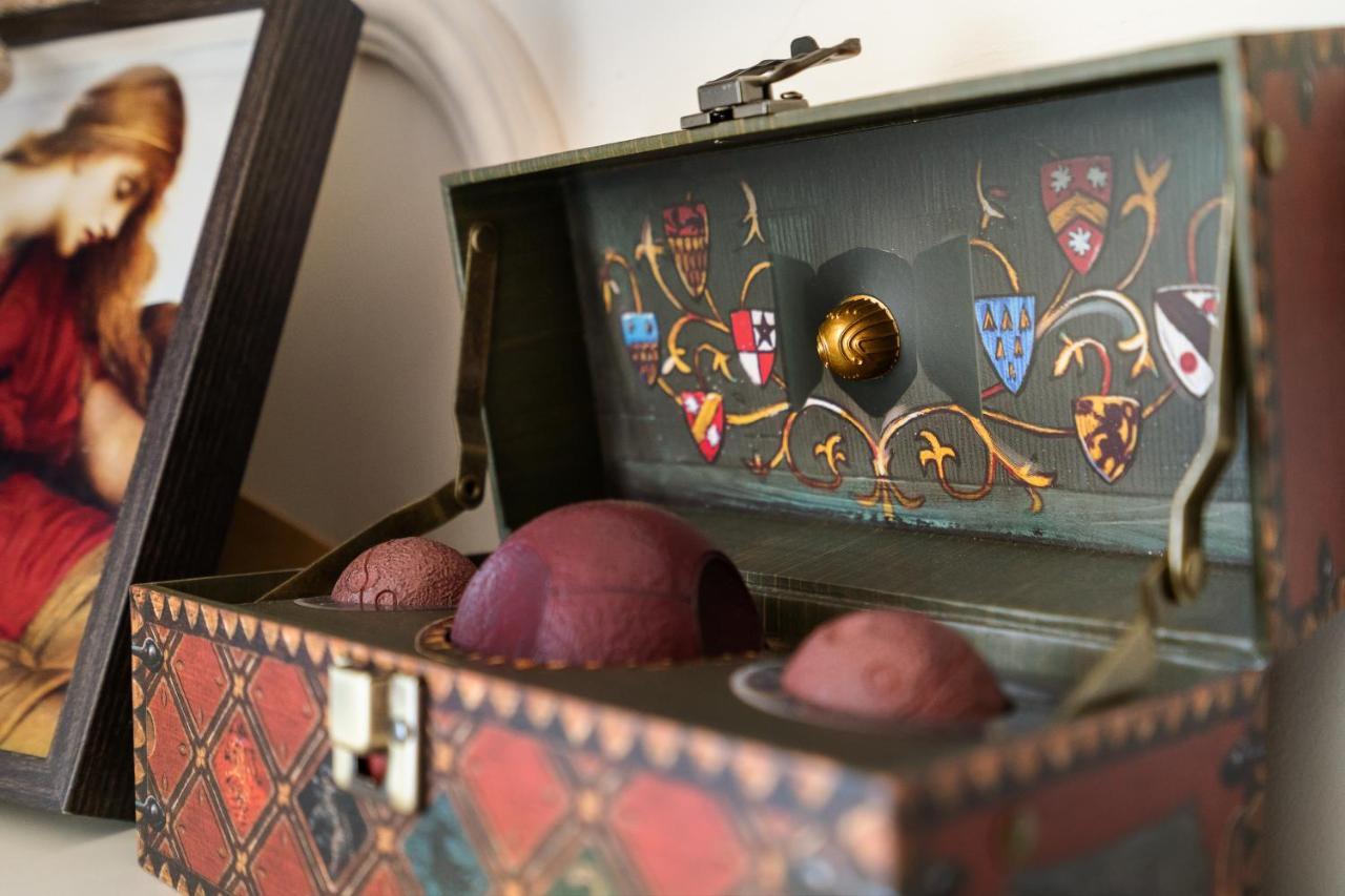 Holt - Gryffindor Tower Villa Bukarest Eksteriør billede